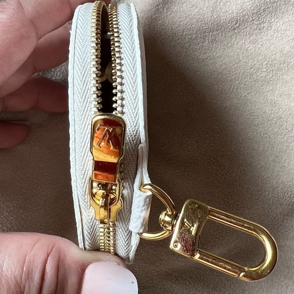 Louis Vuitton Round Coin Purse in By The Pool Monogram Giant Canvas. - Picture 9 of 10